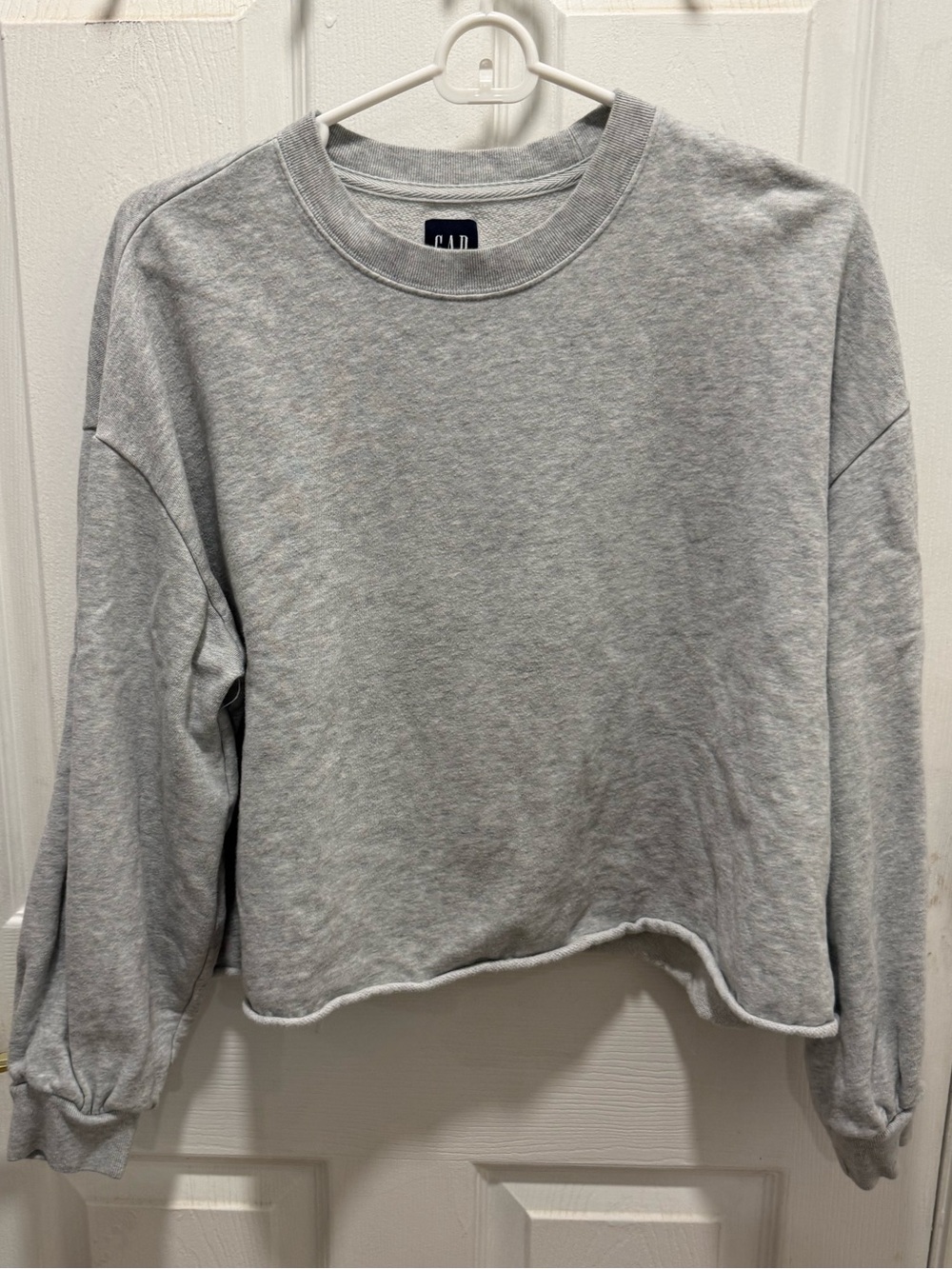 GAP Women's Heather Gray Cropped Crewneck Sweatshirt